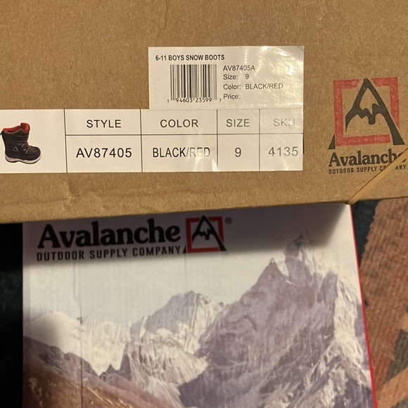 9 Little kids. Avalance snow boots. New, never worn. - Picture 3 of 9